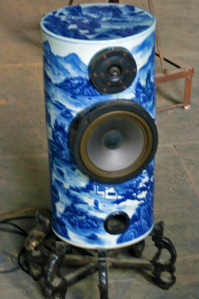 porcelain speakers in Jingdezhen: the Porcelain City