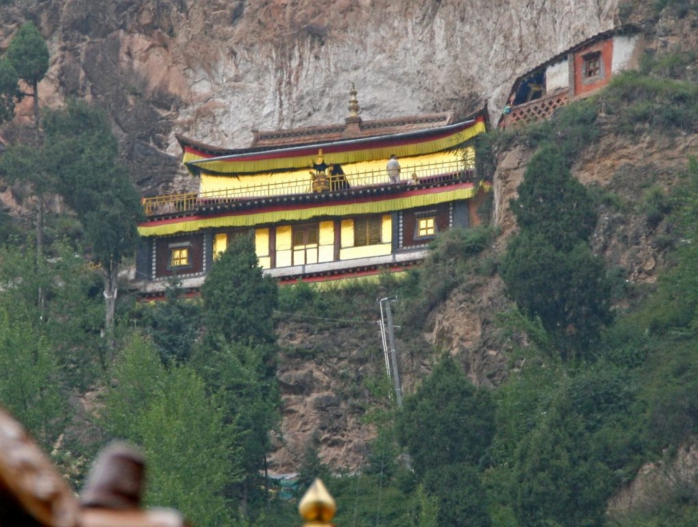 Youning Si Golden Temple