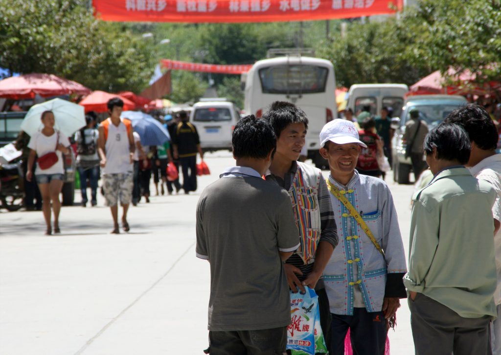 Market day in Bingzhongluo