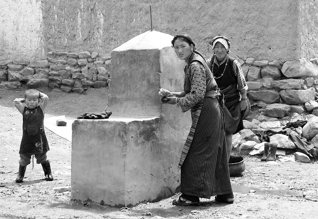 locals washing clothes  Shalu Monastery 夏鲁寺: Tibet