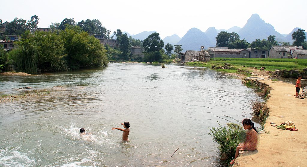 children swimming Shitou Zhai 石头寨 