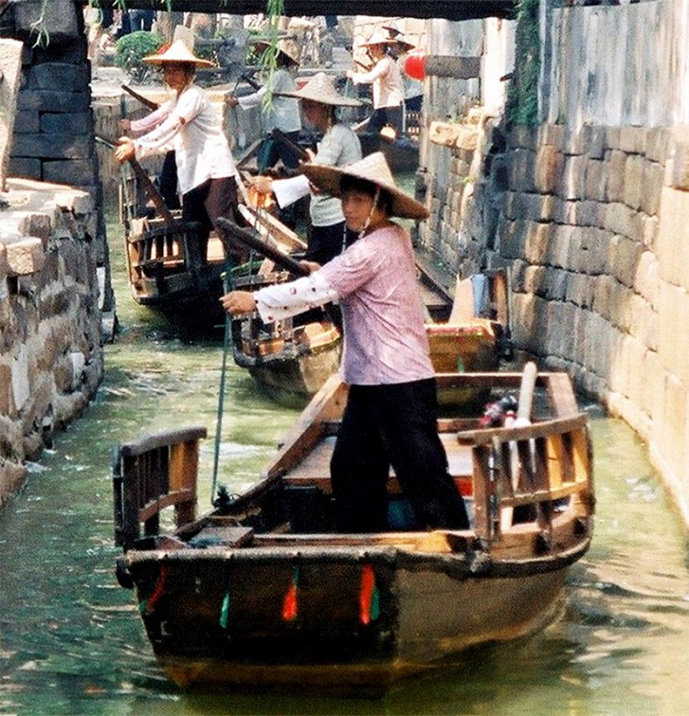 THE BEST DAY TRIP FROM SUZHOU  苏州 Luzhi 甪直 An Authentic Canal Town
canal boats