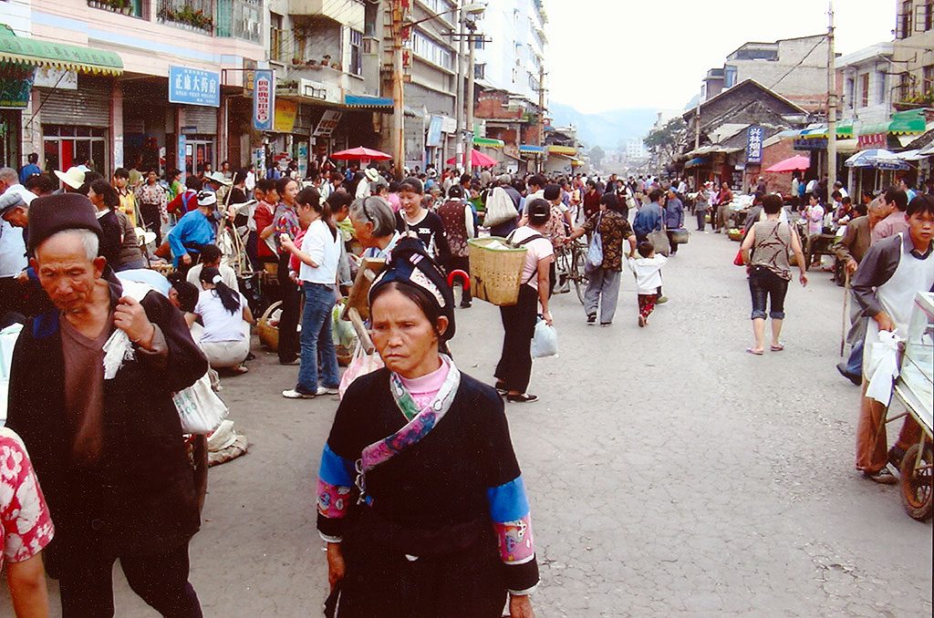 Anshun Sunday Market: 安顺星期七农民市场 very busy