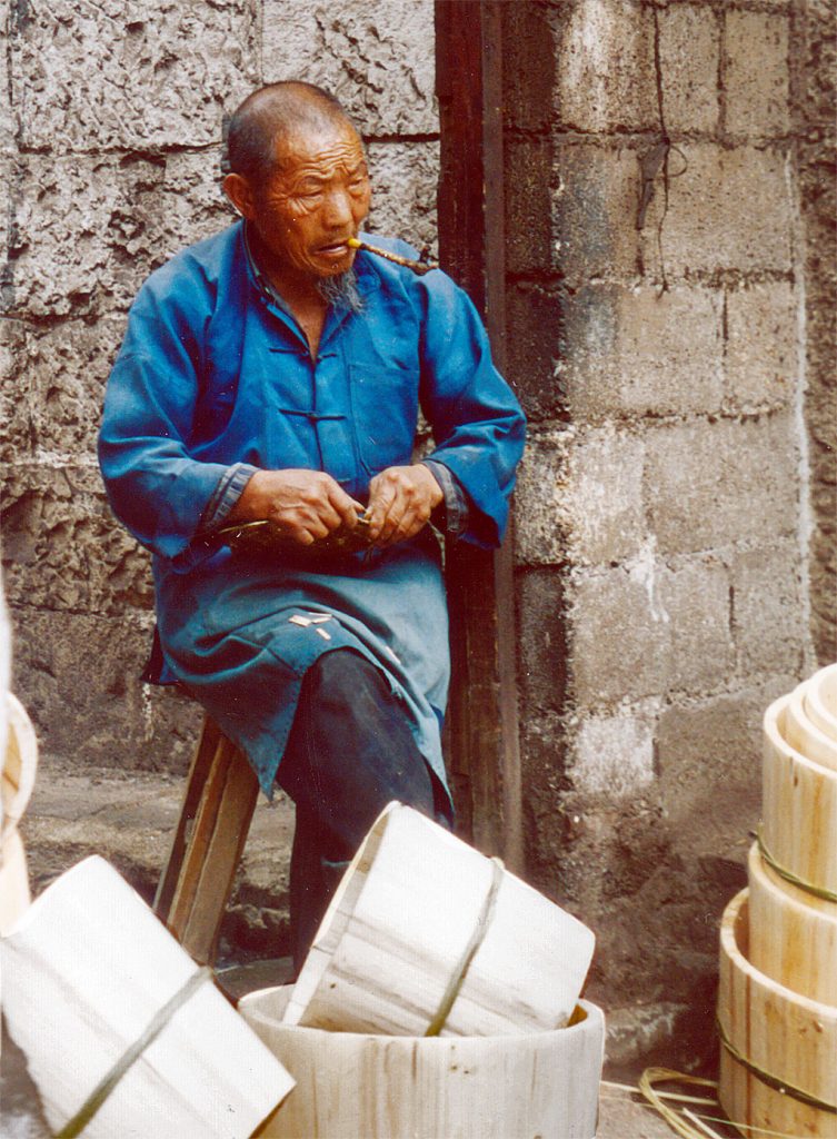 bucket maker Anshun Sunday Market: 安顺星期七农民市场