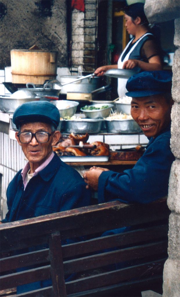 Anshun Sunday Market: 安顺星期七农民市场 old men