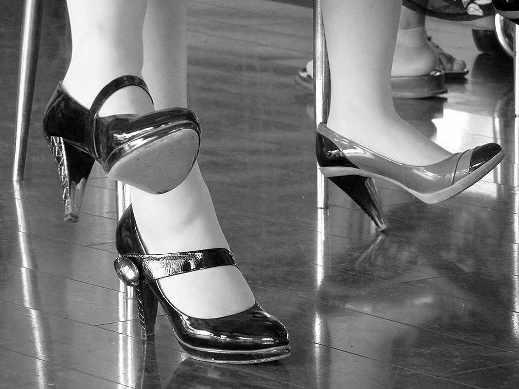 Shoe fashion on the Wuhan Ferry