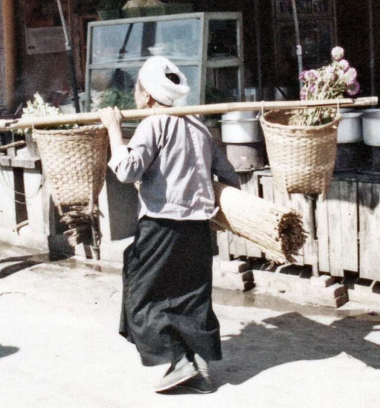 Jingpo trader Ruili 1991