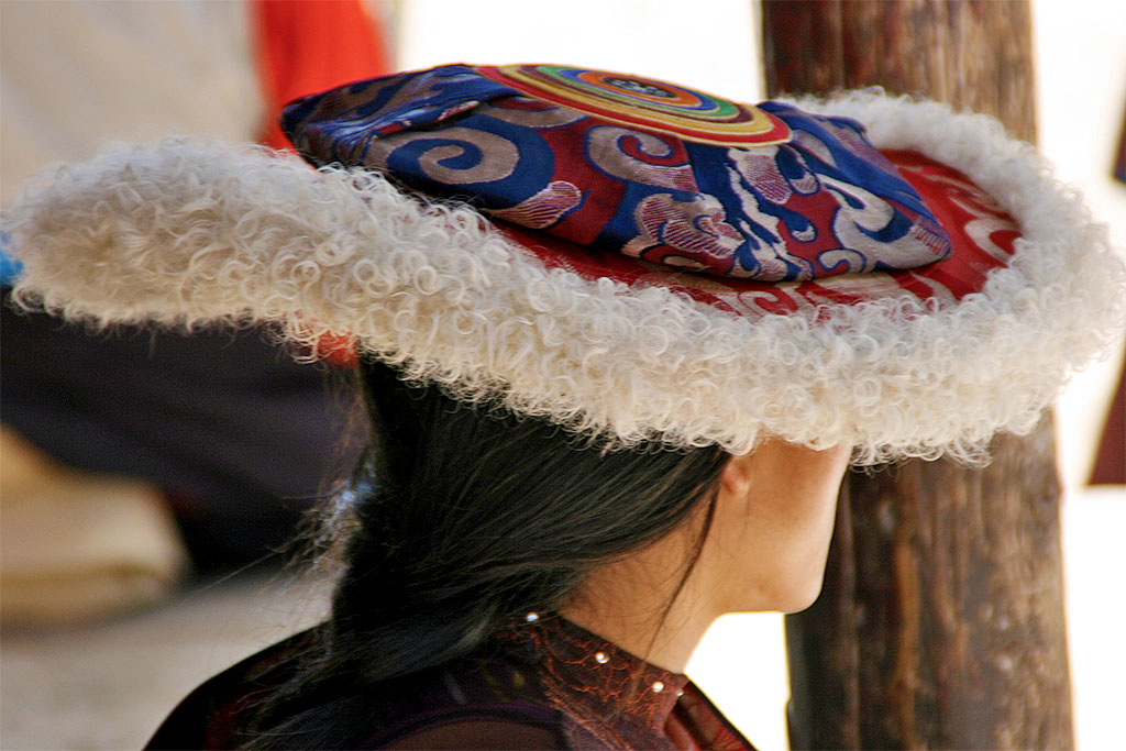 pilgrims hats  at the The Original Yushu Seng-ze Gyanak Mani Wall before the 2009 Earthquake