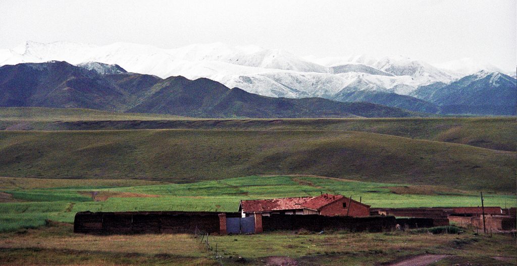 xiahe to tongren landscape