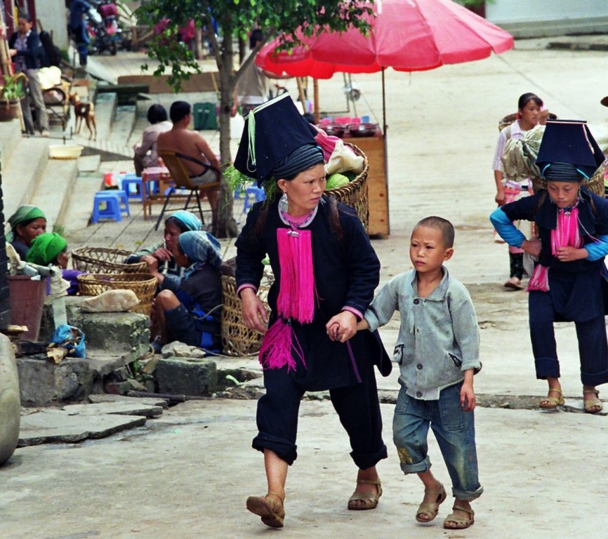 Yao minority Laomeng Market 老勐 市场 Jinping Yunnan