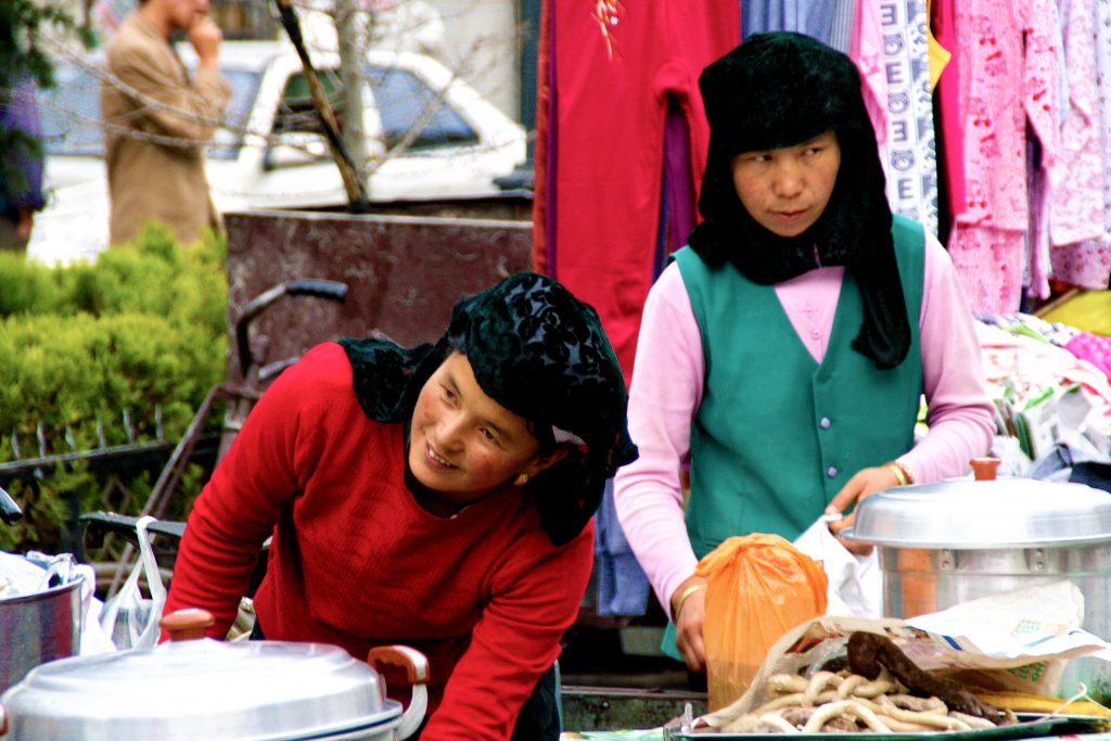 Muslim Hui minority noodle Sellers in Lhasa 卖面条的回族女人在拉萨