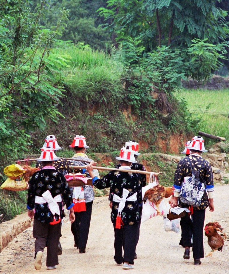 Gejia Ladies returning home to Matang