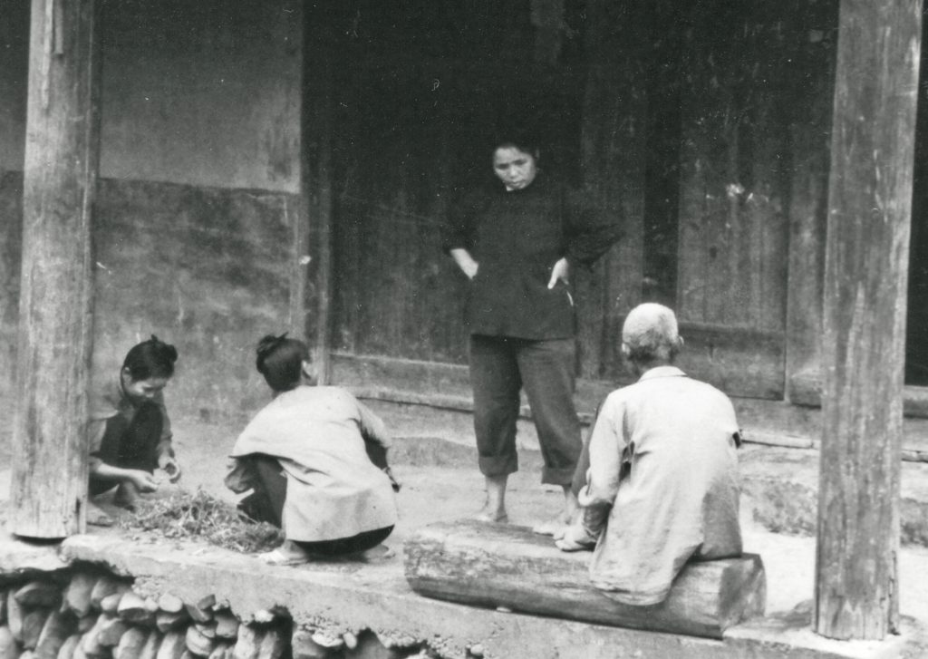 Zhaoxing: The Ultimate Dong Village. Having a chat