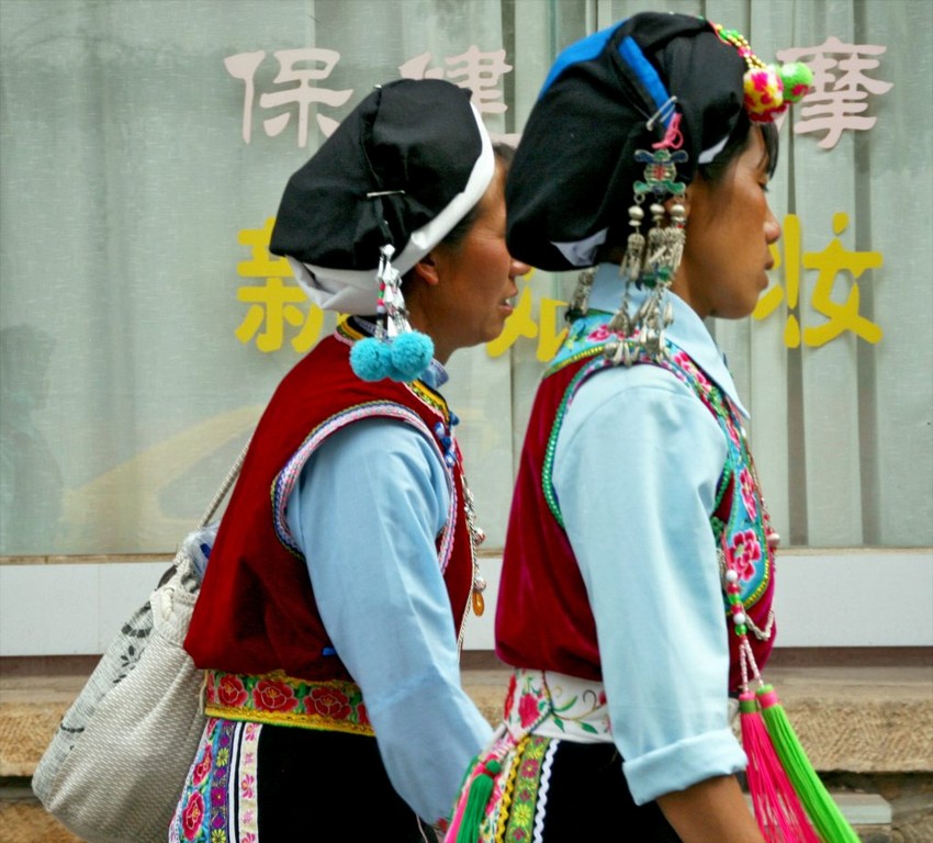 Yi Ladies with amazing earrings